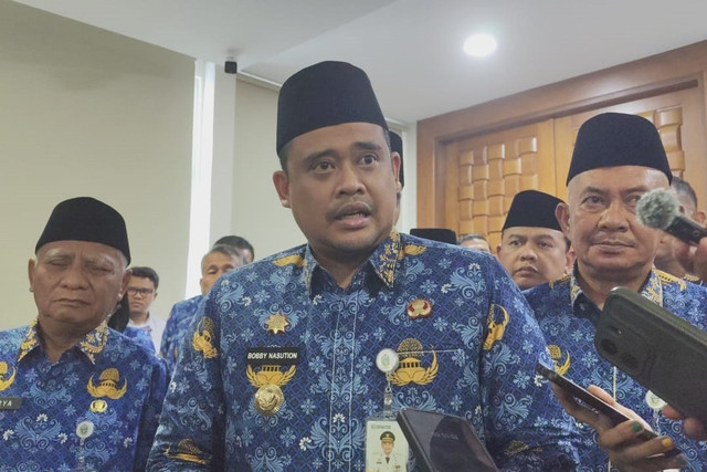 Gubernur Sumatera Utara Bobby Nasution saat ditemui usai acara penyerahan surat keputusan penugasan kepala sekolah di Aula Raja Inal Siregar, Medan, Senin (19/1/2026). Foto: Amar Marpaung/kumparan