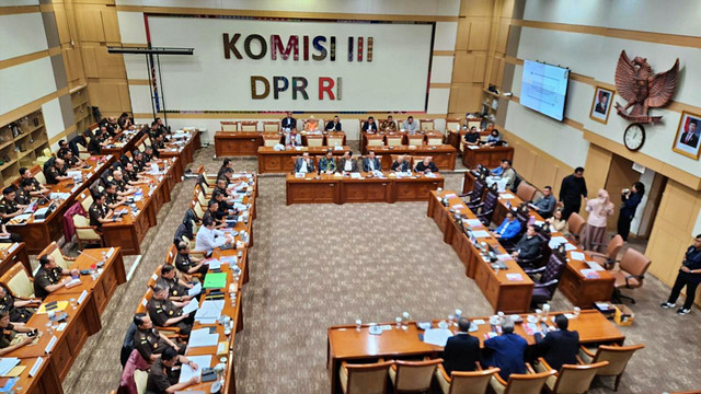 Suasana rapat kerja Komisi III DPR RI bersama Kejaksaan Agung dan Kajati seluruh Indonesia di DPR, Selasa (20/1/2026). Foto: Abid Raihan/kumparan