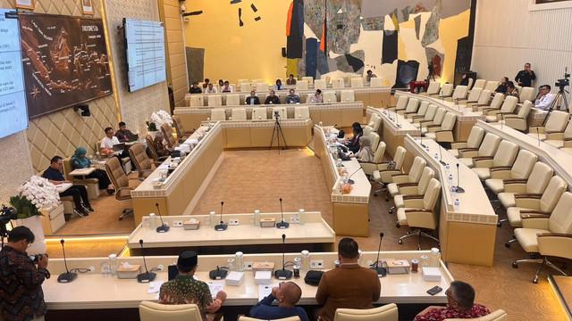 Suasana rapat dengar pendapat Komisi II DPR tentang masukan terhadap desain dan permasalahan pemilu di Kompleks Parlemen, Senayan, Jakarta, Selasa (20/1). Foto: Nasywa Athifah/kumparan