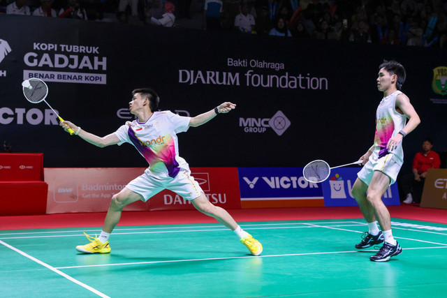 Ganda putra Indonesia Raymond Indra dan Nikolaus Joaquin pada Daihatsu Indonesia Masters 2026 di Istora Senayan, Jakarta, Selasa (20/1/2026). Foto: PBSI