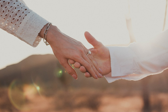 Ilustrasi Sinopsis dan Daftar Pemain Positively Yours. Foto: Unsplash/ Asdrubal luna