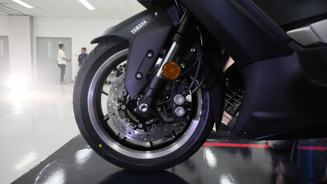 PT Yamaha Indonesia Motor Manufacturing (YIMM) meluncurkan edisi spesial 25 tahun lini Maxi Yamaha terdiri dari NMax, XMAX, dan TMax. Foto: Sena Pratama/kumparan