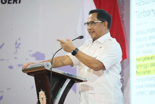 Mendagri Muhammad Tito Karnavian menutup Rapat Kerja Nasional (Rakernas) XVII Asosiasi Pemerintah Kabupaten Seluruh Indonesia (APKASI) di Hotel Aston Batam, Kepri, Selasa (20/1/2026). Foto: Kemendagri RI