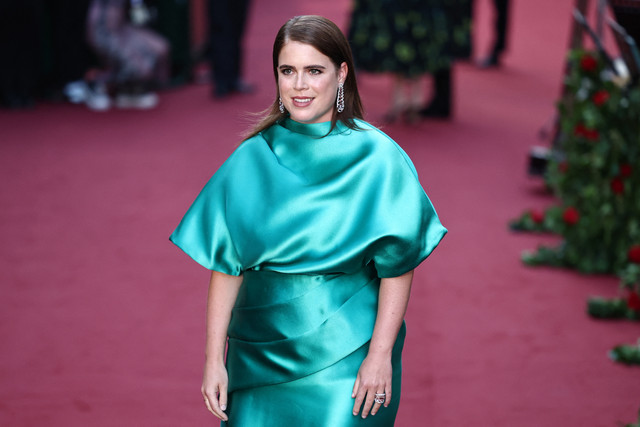 Putri Eugenie dari York berpose saat tiba untuk menghadiri acara "Vogue World: London" di Theatre Royal Drury Lane di pusat kota London pada malam menjelang London Fashion Week (14/9/2023). Foto: Henry Nicholls/REUTERS