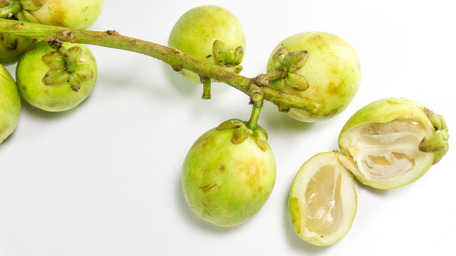 Ilustrasi buah langsat. Foto: Pixabay
