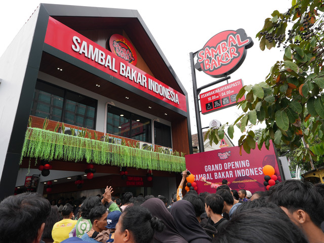 Pembukaan restoran cabang baru Sambal Bakar Indonesia di Senen, Jakarta Pusat. Foto: Dok. Istimewa