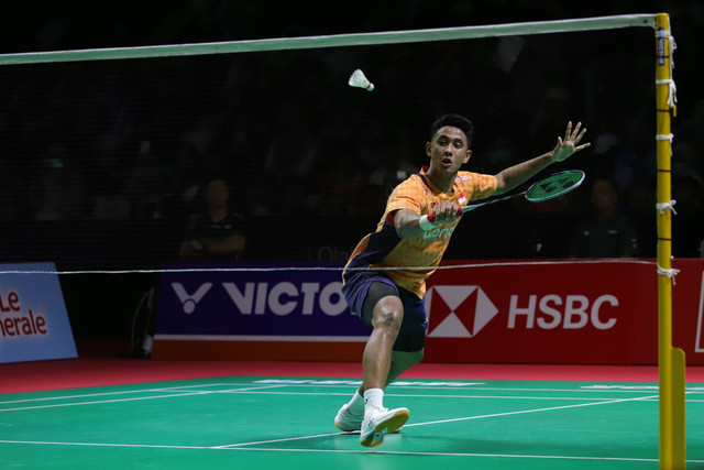 Tunggal putra Indonesia Alwi Farhan melawan wakil India Ayush Shetty pada Daihatsu Indonesia Master 2026 di Istora Senayan, Jakarta, Rabu (21/1/2026). Foto: Jamal Ramadhan/kumparan