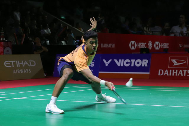Tunggal putra Indonesia Alwi Farhan melawan wakil India Ayush Shetty pada Daihatsu Indonesia Master 2026 di Istora Senayan, Jakarta, Rabu (21/1/2026). Foto: Jamal Ramadhan/kumparan
