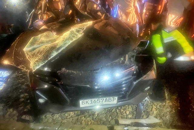 Mobil Toyota Avanza tertabrak kereta api di Kota Tebing Tinggi, Rabu (21/1/2026). Foto: Dok. Kanit Lantas Polres Tebing Tinggi