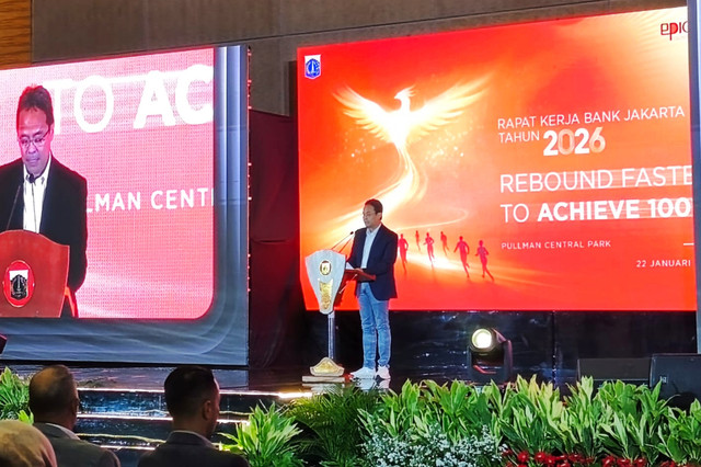 Direktur Utama Bank Jakarta, Agus Haryoto Widodo, memberikan sambutan di Rapat Kerja Bank Jakarta Tahun 2026, di Hotel Pullman, Jakarta Pusat, Kamis (22/1/2026) Foto: Jeni Ritanti/kumparan