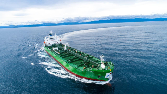 Kapal tanker Pertamina International Shipping (PIS) saat mendistribusikan energi. Foto: Dok. Pertamina