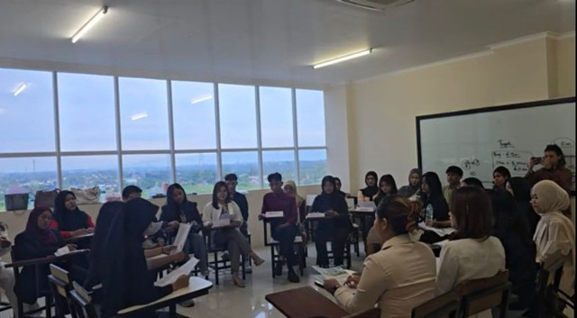 Aktivitas simulasi debat MUN Mahasiswa, sumber : dokumen pribadi