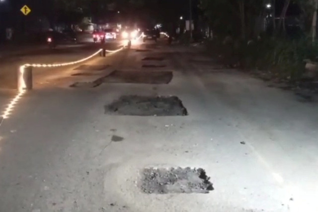 Kondisi jalan berlubang di Jalan Raya Narogong, Kota Bekasi, Jawa Barat, Selasa (20/1/2026). Foto: Dok. Istimewa