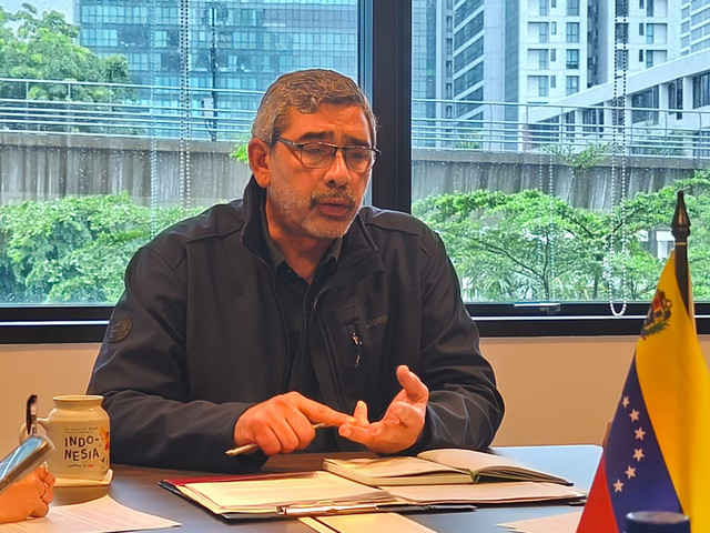 Duta Besar Republik Bolivarian Venezuela untuk Indonesia, Enrique Antonio Acuna Mendoza, dalam agenda Pertemuan Solidaritas mengenai kampanye "Bring Them Back", di Kedutaan Besar Venezuela, Jakarta, Kamis (22/1/2026). Foto: Jeni Ritanti/kumparan