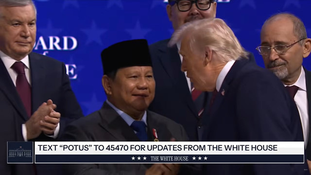 Presiden Prabowo Subianto saat mengikuti the Board of Peace Charter Announcement bersama Presiden AS Donald Trump bersama pemimpin negara lainnya di Davos, Swiss, Kamis (22/1/2026). Foto: YouTube/ The White House