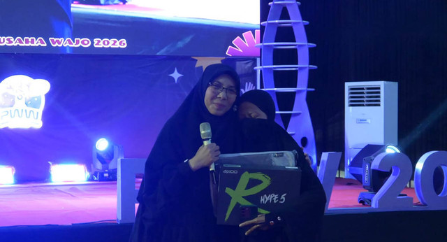 Muri Handayani Bagi-Bagi Laptop di PWW Wajo 2026, Dorong Wirausaha Naik Kelas