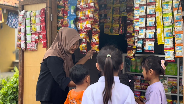 Rumah milik nasabah PNM di Karawang, Marni direnovasi menjadi tempat yang menghasilkan ekonomi keluarga. Foto: Dok. PNM