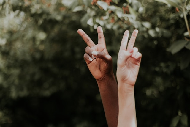 Implementasi Nilai Hak Asasi Manusia Global dalam Hukum Indonesia. Sumber: unsplash.com