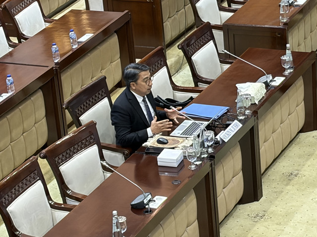 Calon Deputi Gubernur Bank Indonesia (BI) Solikin M. Juhro di Kompleks Parlemen Senayan, Jumat (23/1/2025). Foto: Najma Ramadhanya/kumparan