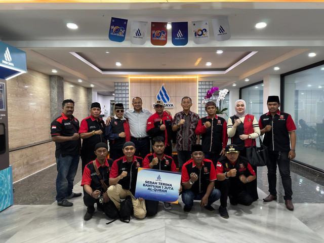 PAM JAYA berkolaborasi dengan MADAS Nusantara menyalurkan bantuan 1 juta Al-Quran sebagai bentuk kepedulian terhadap korban bencana Sumatera. Foto: Dok. PAM JAYA