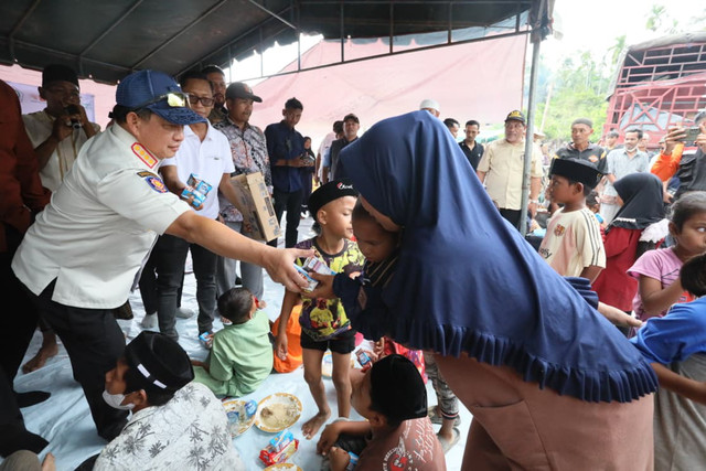 Kasatgas Percepatan Rehabilitasi dan Rekonstruksi Pascabencana Sumatera Muhammad Tito Karnavian meninjau sejumlah lokasi terdampak bencana di Kabupaten Aceh Utara, Aceh, Kamis (22/1/2026). Foto: Kemendagri RI