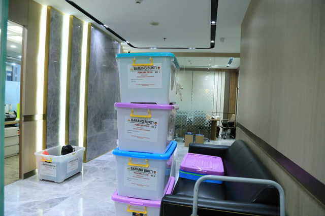 Penggeledahan penyidik Subdit II Perbankan Dittipideksus Bereskrim Polri di Kantor Dana Syariah Indonesia. Foto: Dok. Istimewa