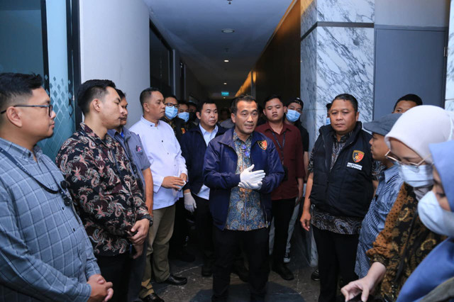 Penggeledahan penyidik Subdit II Perbankan Dittipideksus Bereskrim Polri di Kantor Dana Syariah Indonesia. Foto: Dok. Istimewa