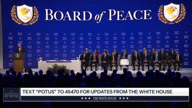 Presiden Prabowo Subianto saat mengikuti the Board of Peace Charter Announcement bersama Presiden AS Donald Trump bersama pemimpin negara lainnya di Davos, Swiss, Kamis (22/1/2026). Foto: YouTube/ The White House