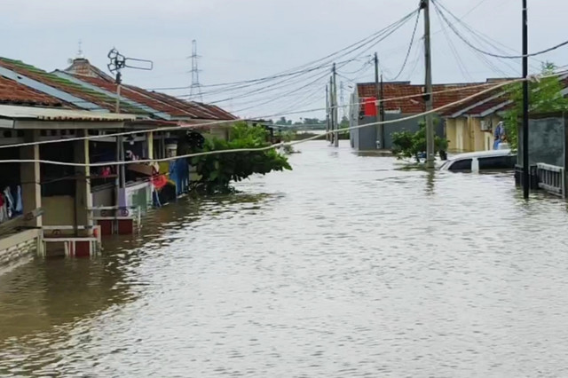 Banjir yang menerjang perumahan subsidi di Bekasi. Foto: Dok. Istimewa