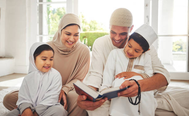 Potret keluarga muslim foto by pixabay