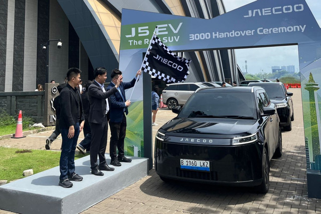 Penyerahan secara simbolis 3.000 unit Jaecoo J5 kepada konsumen di kawasan PIK, Jakarta Utara, Sabtu (24/1/2025). Foto: Fitra Andrianto/kumparan