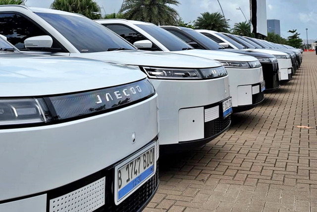 Penyerahan secara simbolis 3.000 unit Jaecoo J5 kepada konsumen di kawasan PIK, Jakarta Utara, Sabtu (24/1/2025). Foto: Fitra Andrianto/kumparan