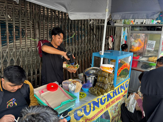 Potret warung Cungkring Bapak Endang di Pasar Bogor Surya Kencana pada Sabtu (24/1/2026). Foto: Abid Raihan/kumparan