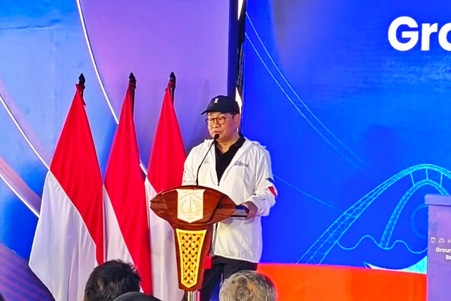 Gubernur DKI Jakarta, Pramono Anung memberikan paparannya dalam agenda Groundbreaking Pembangunan Ekstensi Jembatan Penyeberangan Orang (JPO) antara Kawasan JIS dan Ancol, Jakarta Utara, Minggu (25/1/2026). Foto: Jeni Ritanti/kumparan