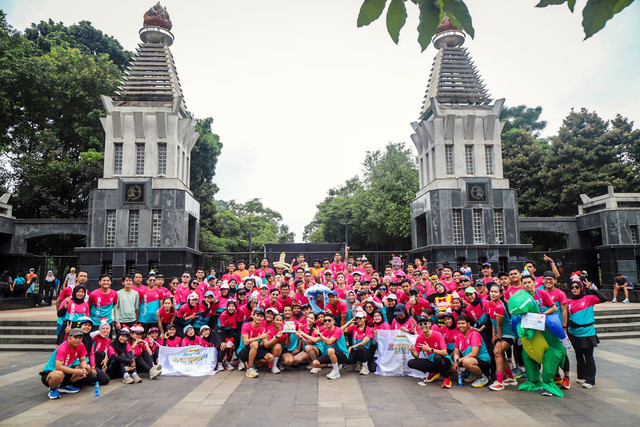 Keseruan fun run teman kumparan dalam rangka memperingati HUT ke-9 kumparan di kawasan Car Free Day (CFD) Sudirman, Jakarta, Minggu (25/1/2026). Foto: Iqbal Firdaus/kumparan