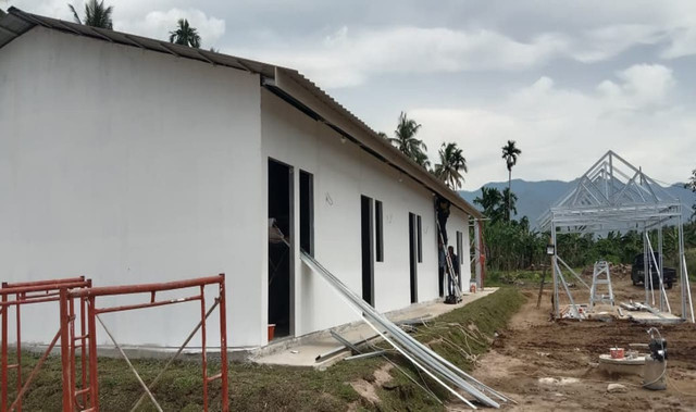 Hunian sementara (huntara) di Sumatera Barat. Foto: Nindya Karya.