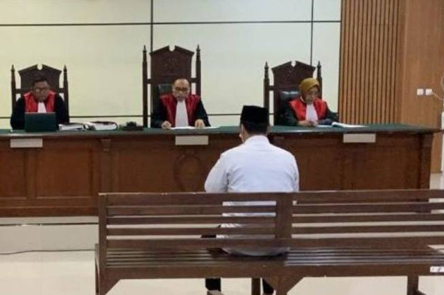 Sidang lanjuta kasus judi yang melibatkan anggota DPRD Kudus dengan agenda putusan di Pengadilan Negeri Kudus, Jawa Tengah, Selasa (20/1/2026). 
 Foto: Akhmad Nazaruddin Lathif/ANTARA