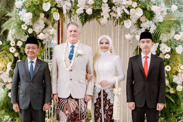 Wakil Presiden Gibran Rakabuming Raka dan Menteri ESDM Bahlil Lahadalia menghadiri pernikahan Tina Talisa dan Karl Hutchison, Sabtu (24/1/2026). Foto: Instagram/@tina_talisa