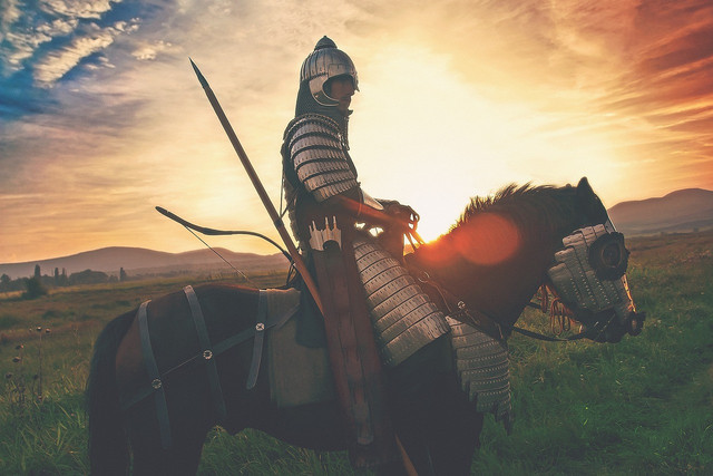 Seorang kesatria pulang dari peperangan. Foto: Pixabay