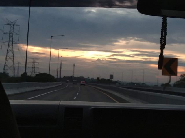 Menjelang pagi di tol Cipularang. Photo: Dokumentasi Pribadi