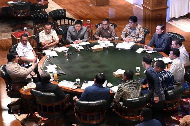 Presiden Prabowo Subianto melakukan pertemuan di kediaman Hambalang, Bogor, Jawa Barat, Minggu (25/1/2026). Foto: Instagram/ @sekretariat.kabinet