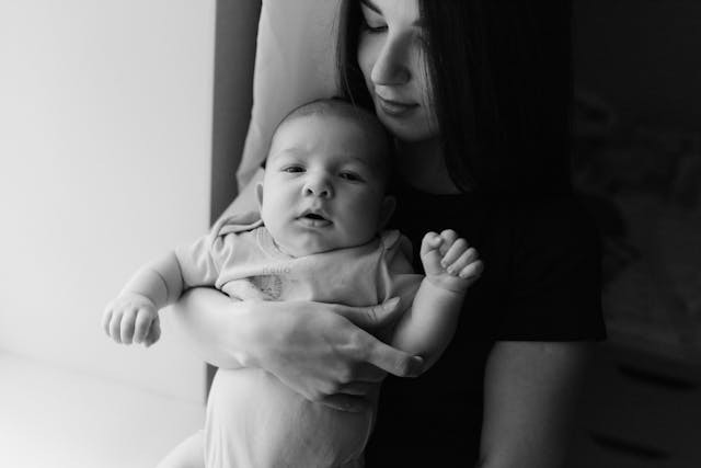 Ilustrasi bayi dan ibu menyusui. Foto: Pexels.