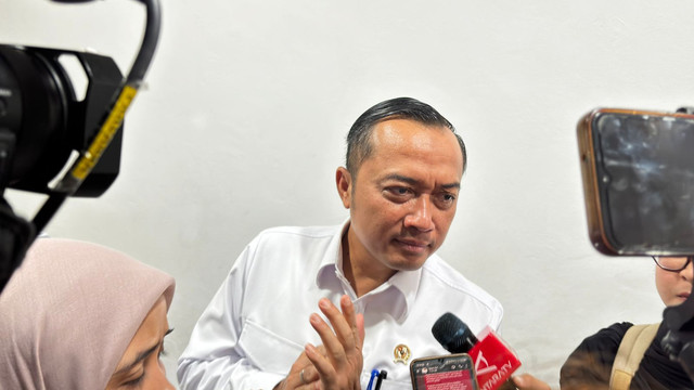 Mensesneg Prasetyo Hadi di Kompleks Parlemen Senayan, Jakarta, Senin (26/1). Foto: Nasywa Athifah/kumparan