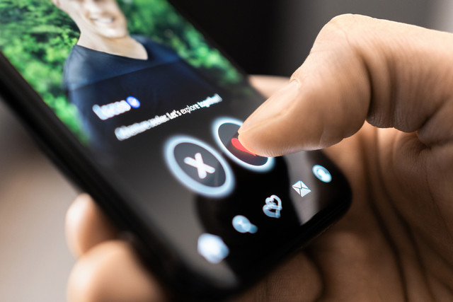 Ilustrasi love scamming. Foto: Tero Vesalainen/Shutterstock