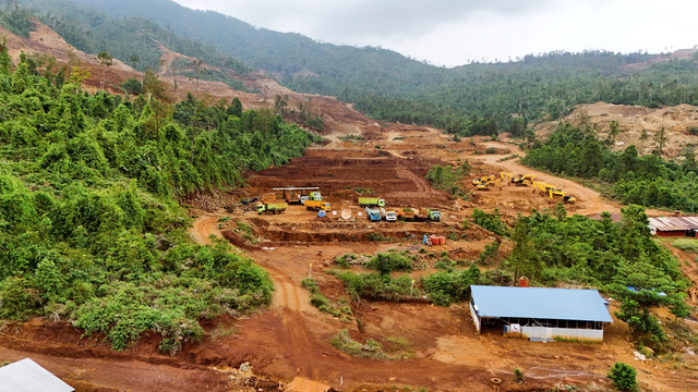 Ilustrasi tambang nikel. Foto: Sesan13/Shutterstock