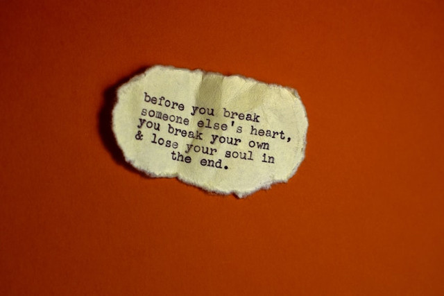 Ilustrasi Quotes Can This Love Be Translated, Foto: Unsplash/Deepak Gupta