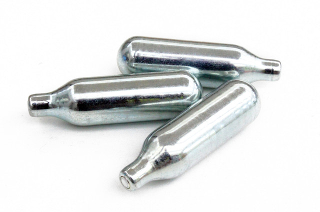 Ilustrasi Gas N2o atau Gas Tertawa. Foto: MisterStock/Shutterstock