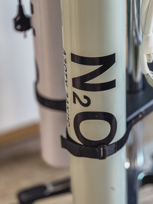 Ilustrasi Gas N2o atau Gas Tertawa. Foto: Mykhailo Repuzhynskyi/Shutterstock