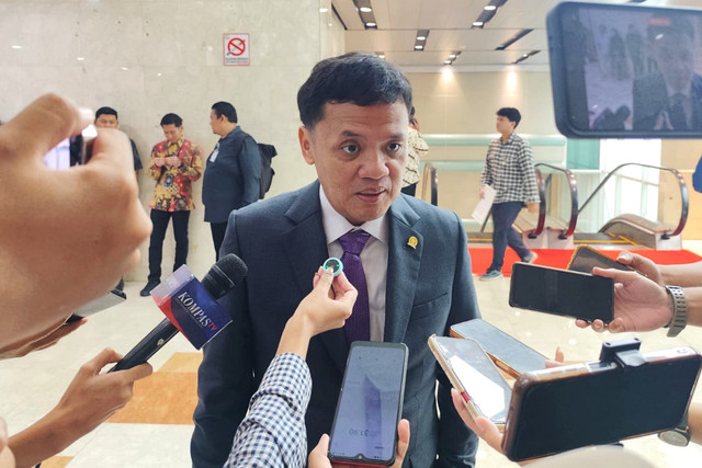 Ketua Komisi III DPR RI, Habiburokhman saat menjawab pertanyaan mengenai alasan penggantian Inosentius Samsul menjadi Adies Kadir sebagai calon Hakim MK dari unsur DPR, Selasa (27/1/2026). Foto: Luthfi Humam/kumparan