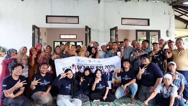 Dokumentasi bersama warga Desa Kalong II saat pelaksanaan program PAMANGGIS | Dokumentasi Pribadi